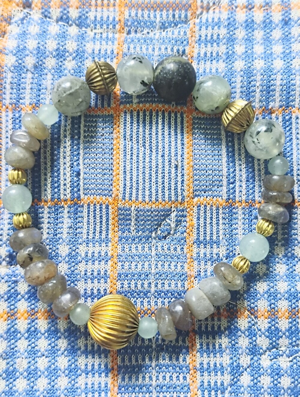 Handmade 'Fresh Greens' Stone Stretch Bracelet - Picture 2 of 5